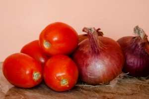can you store tomatoes and onions