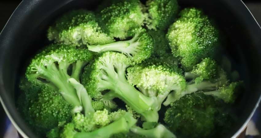 Fresh non-organic broccoli.