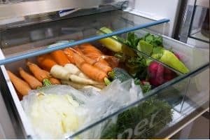 storing carrots in the fridge