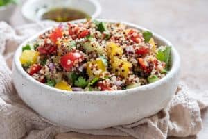 salad with white quinoa and black quinoa