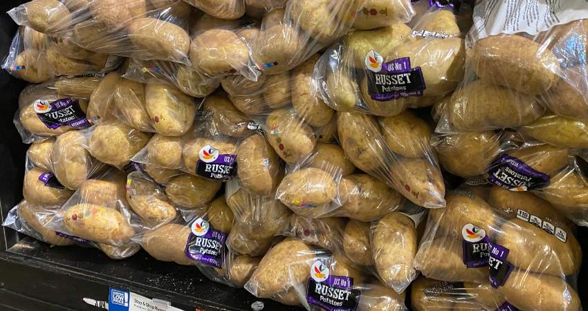A picture of russet potatoes taken by Kevin Garce in his local supermarket