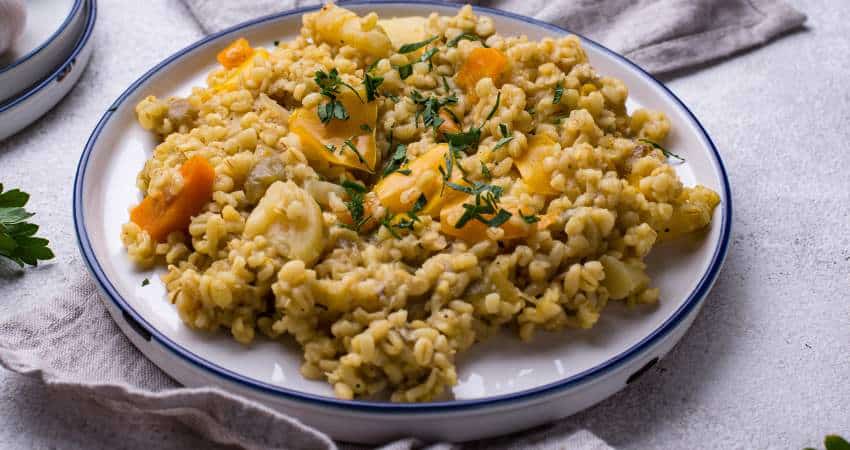 Cooked bulgur with vegetables.