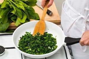 Baby Spinach vs Spinach: Which is Better? A Comparison