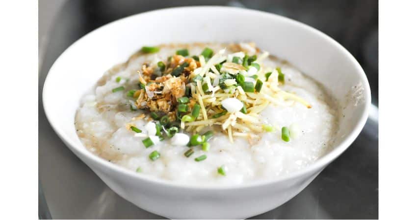 A bowl of porridge.